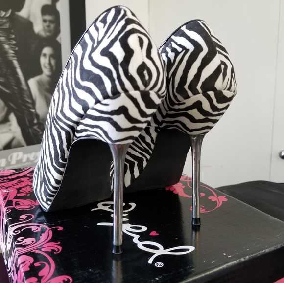 PRICE DROP Qupid Zebra print heels - Picture 4 of 6